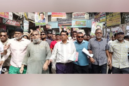 ডেঙ্গু সতর্কতায় যাত্রাবাড়ীতে লিফলেট বিতরণ নবীউল্লাহ নবীর