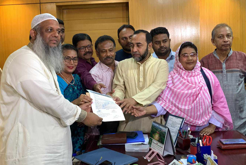 উত্তরা এক্সপ্রেস চালুর দাবিতে রাজশাহীতে স্মারকলিপি প্রদান