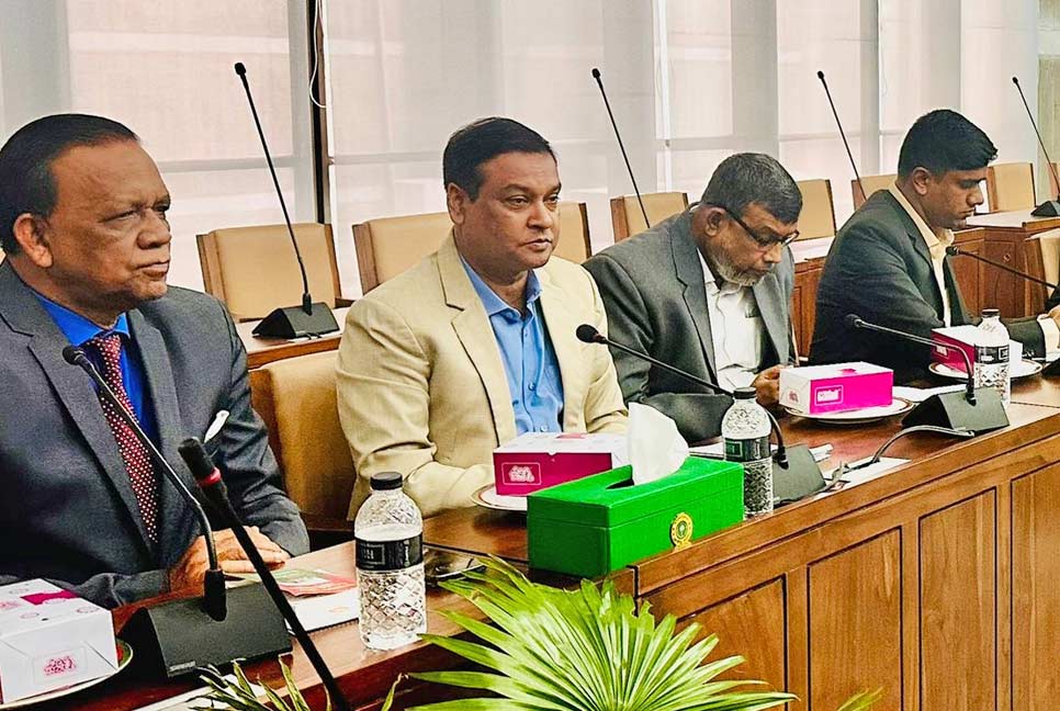 পেশাজীবীদের সাথে সংবিধান সংস্কার কমিশনের মতবিনিময়