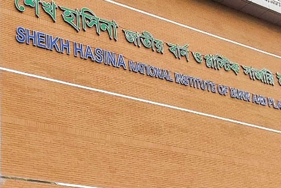 গাজীপুরে গ্যাস লিকেজ থেকে বিস্ফোরণ, নারীসহ দগ্ধ ৪