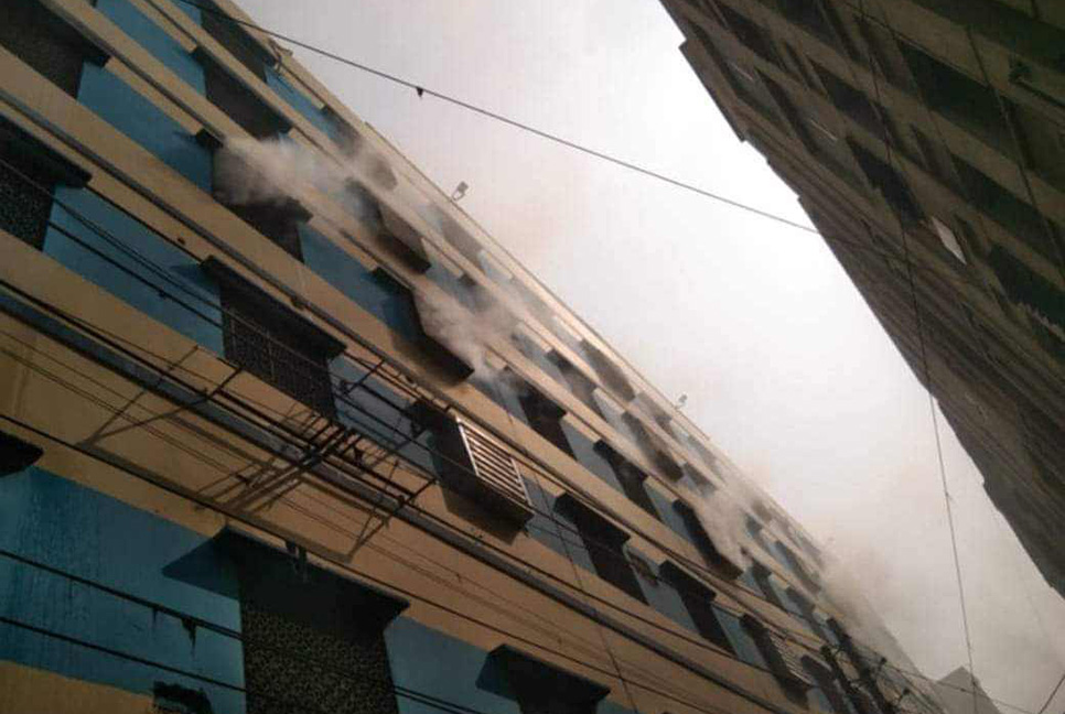 নারায়ণগঞ্জে পোশাক কারখানায় অগ্নিকাণ্ড