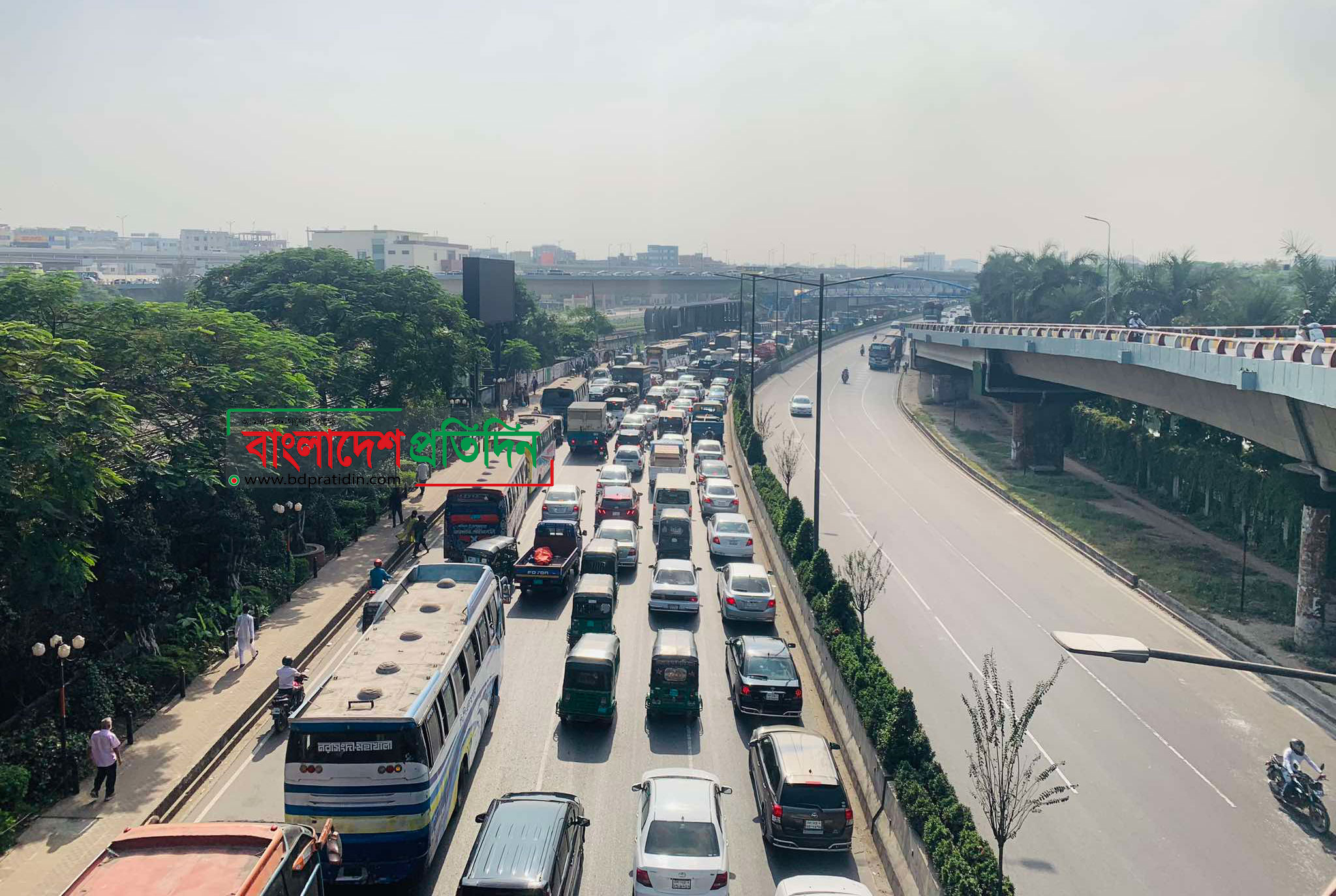 সড়ক ছাড়লেন শিক্ষার্থীরা, সাড়ে ৪ ঘণ্টা পর যান চলাচল শুরু


