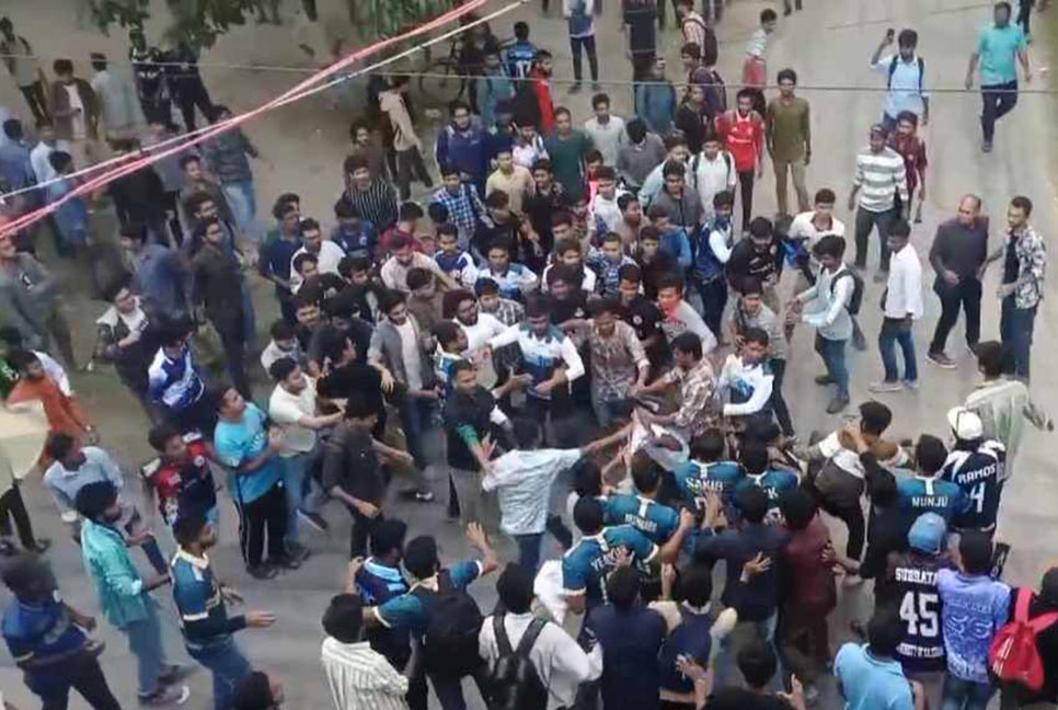 রাবিতে ফুটবল খেলা নিয়ে সংঘর্ষ, শিক্ষক আহত