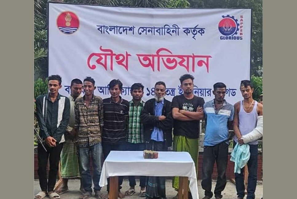 করাইল বস্তি এলাকায় যৌথবাহিনীর অভিযান, আটক ৯

