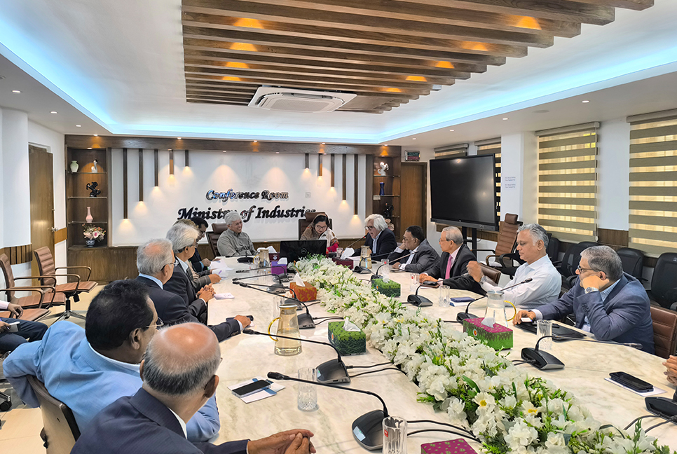 শিল্প উপদেষ্টার সঙ্গে বিসিআই সভাপতির নেতৃত্বে ব্যবসায়ী নেতৃবৃন্দের সাক্ষাৎ