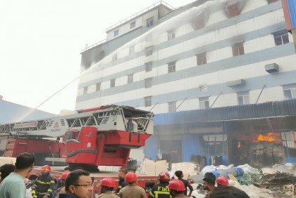 ৪ ঘণ্টার চেষ্টায় মেঘনা গ্রুপের কারখানার আগুন নিয়ন্ত্রণে