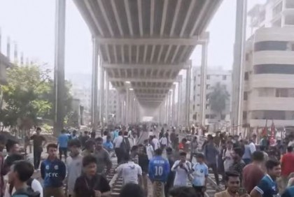 তিতুমীর কলেজকে বিশ্ববিদ্যালয় করার দাবিতে মহাখালী রেলগেট অবরোধ 



