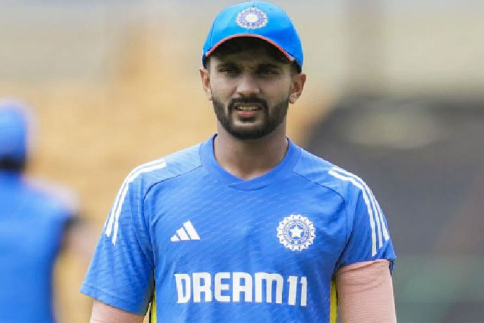 অস্ট্রেলিয়ার বিপক্ষে অভিষেকের অপেক্ষায় রেড্ডি