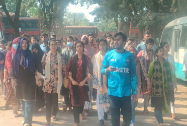 ১১ দফা দাবিতে জাবির বিজনেস স্টাডিজ অনুষদে শিক্ষার্থীদের তালা
