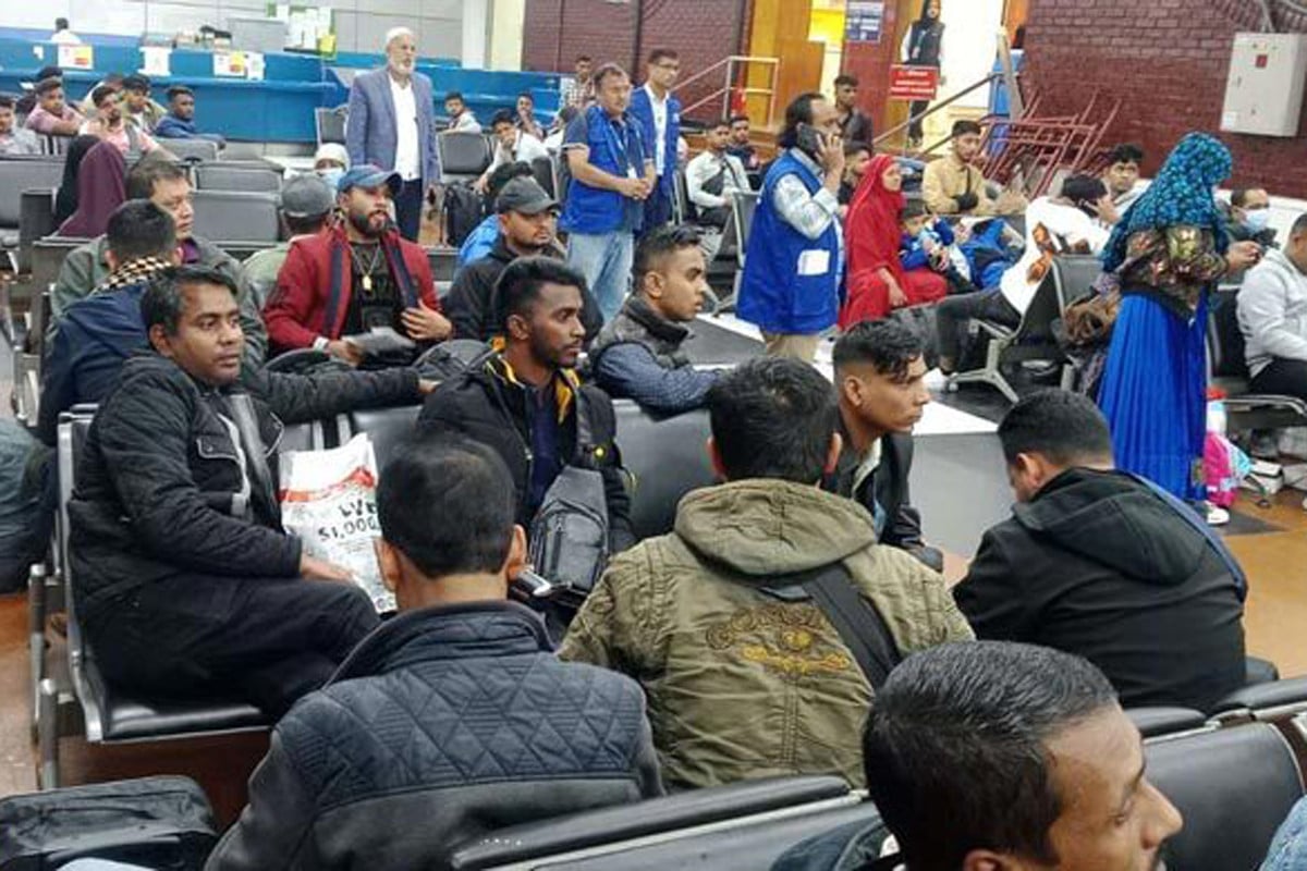 লেবানন থেকে ফিরলেন আরও ৮২ বাংলাদেশি