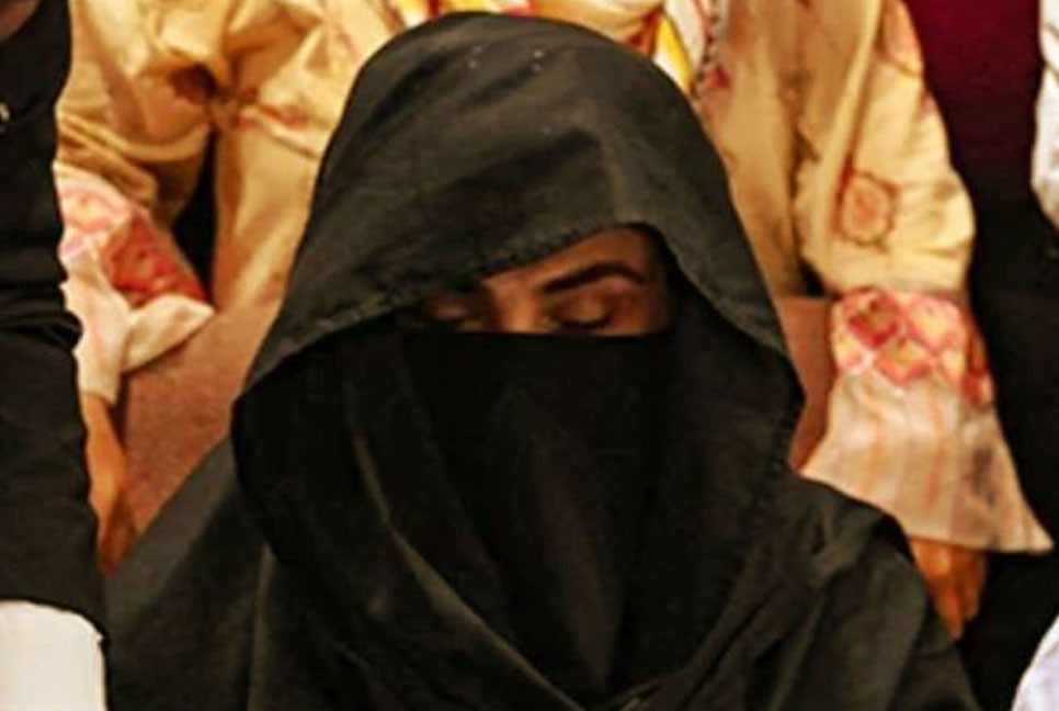 বুশরা বিবির বিরুদ্ধে গ্রেফতারি পরোয়ানা জারি