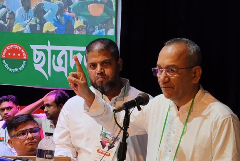 ‘শ্রমিক নেতা থেকে গুণ্ডা বাহিনীর প্রধান হয়েছেন শাজাহান খান’