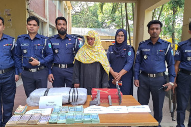 নারীর কাছে মিললো বিপুল মাদক, বিদেশি পিস্তল