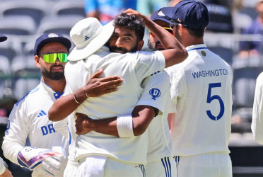 অস্ট্রেলিয়াকে ১০৪ রানে গুটিয়ে লিড নিল ভারত