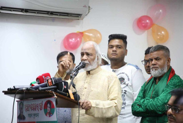 ২ মার্চ 'জাতীয় পতাকা দিবস' হিসেবে স্বীকৃতি দেওয়ার আহ্বান মঈন খানের