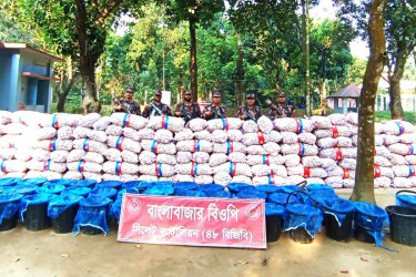 বিজিবি’র অভিযানে দেড় কোটি টাকার চোরাই পণ্য জব্দ