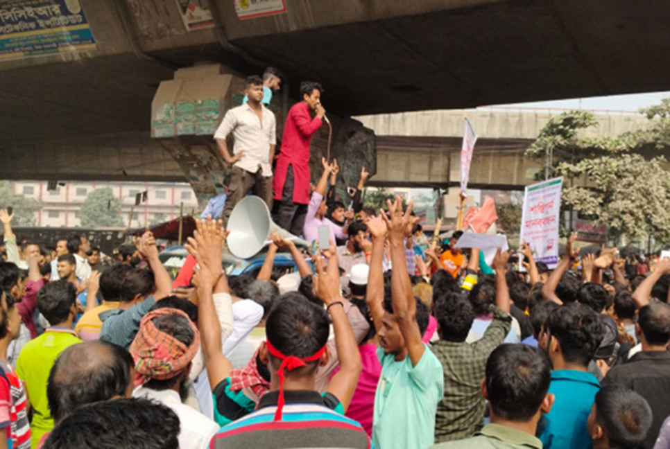 আবারও যাত্রাবাড়ী মোড় অবরোধ ব্যাটারি রিকশাচালকদের