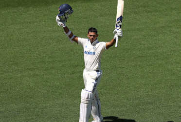 ১৬১ রানে থামলেন যশস্বী