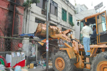 বরিশাল জেলা প্রশাসক কার্যালয় প্রাঙ্গনে থাকা অবৈধ স্থাপনা উচ্ছেদ