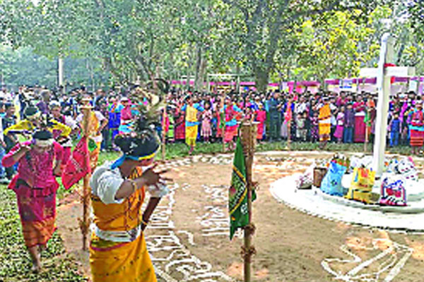 গারো সম্প্রদায়ের জমকালো ওয়ানগালা উৎসব