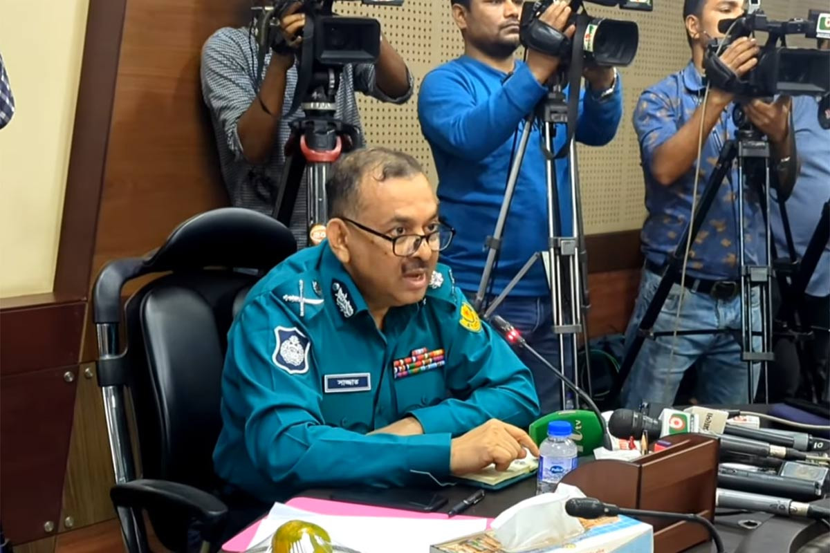 মামলা না নিলে ওসিকে এক মিনিটে সাসপেন্ড করে দেব : ডিএমপি কমিশনার