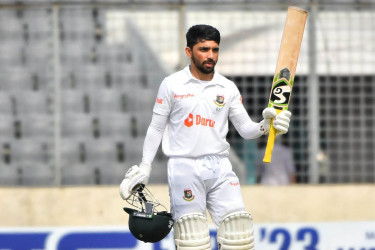 ১০ হাজারি ক্লাবে মুমিনুল
