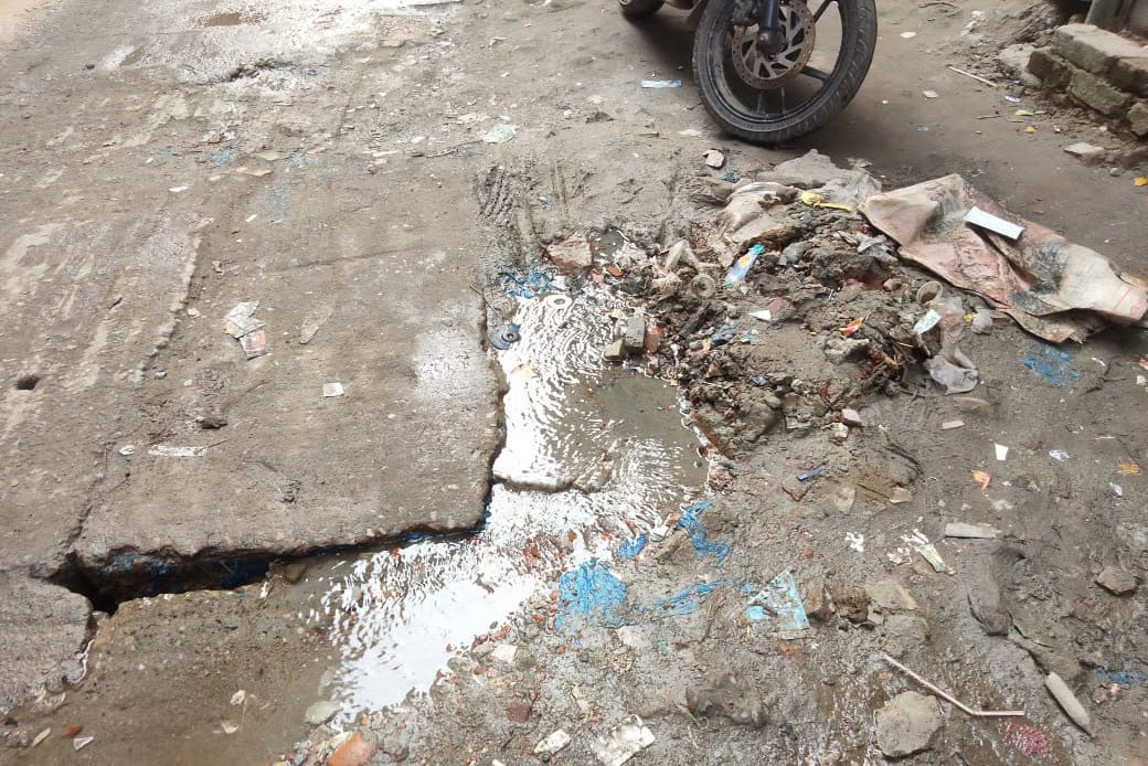 ‘তারা নিজেগো জমিদার ভাবে, আমাদের অভিযোগ পাত্তাই দেয় না’