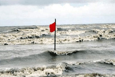 নিম্নচাপে উত্তাল সাগর, ৪ সমুদ্রবন্দরে সতর্কসংকেত