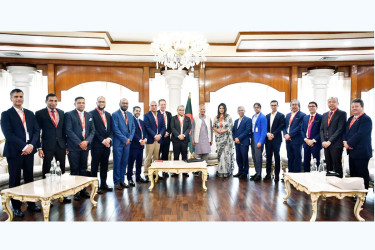 ব্যবসায়ীদের সরকারের সঙ্গে ঐক্যবদ্ধভাবে কাজ করার আহ্বান ড. ইউনূসের