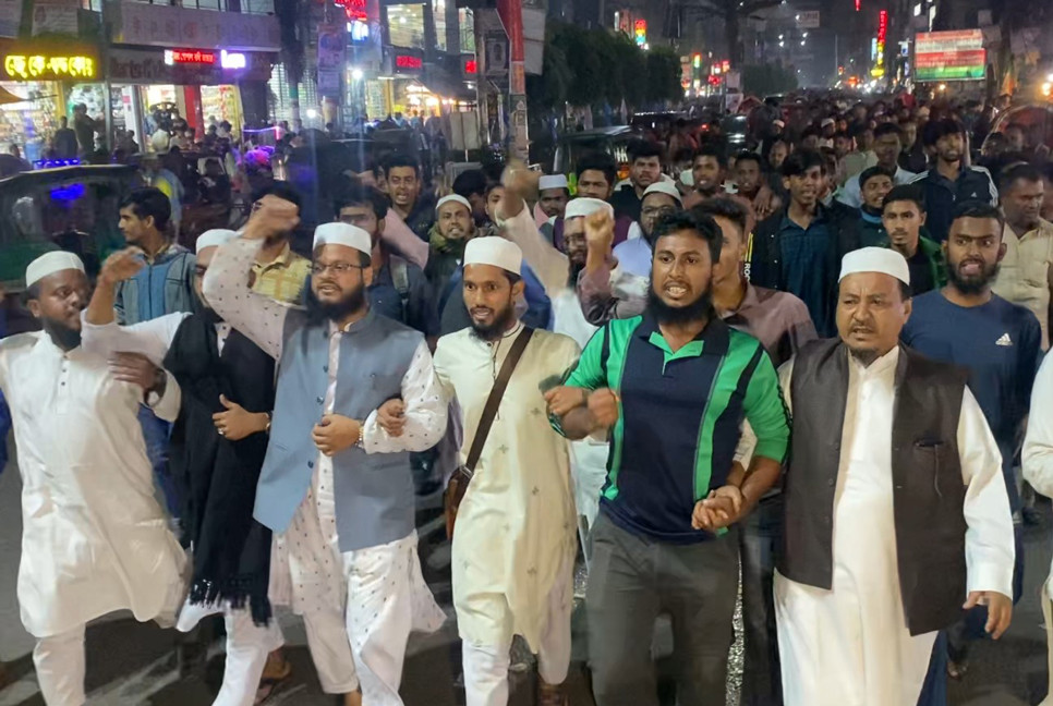 ‘ইসকন’ নিষিদ্ধ ও বিচারের দাবিতে ফেনীতে বিক্ষোভ
