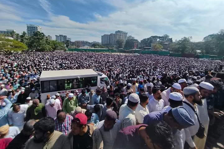 চট্টগ্রামে আইনজীবী সাইফুল ইসলামের জানাজায় মানুষের ঢল