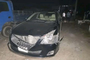 হাসনাত-সারজিসের গাড়িবহরের গাড়িতে ট্রাকের ধাক্কা