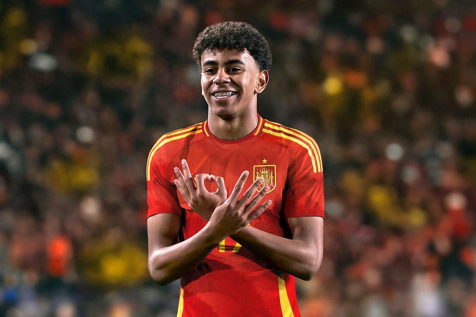 ইউরোপের সর্বকনিষ্ঠ 'গোল্ডেন বয়' ইয়ামাল