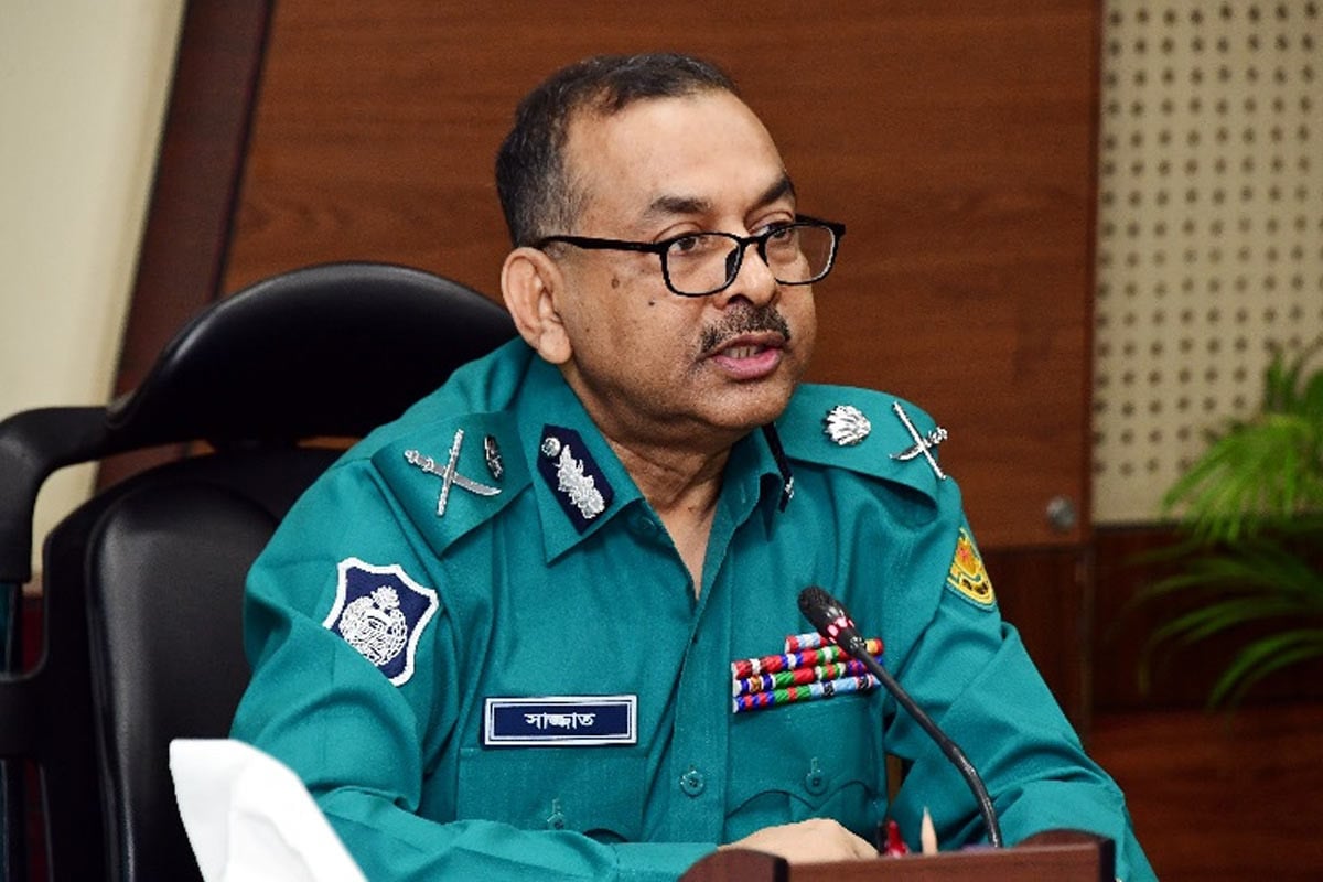 কাজের মাধ্যমে পুলিশ বাহিনীর ভাবমূর্তি উজ্জ্বল করতে হবে : ডিএমপি কমিশনার