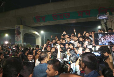 হাসনাত-সারজিসকে হত্যাচেষ্টার অভিযোগ, ঢাবিতে বিক্ষোভ