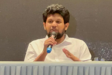 বর্তমান পরিস্থিতির সমাধানে সব দলের সঙ্গে বসবে সরকার : মাহফুজ আলম