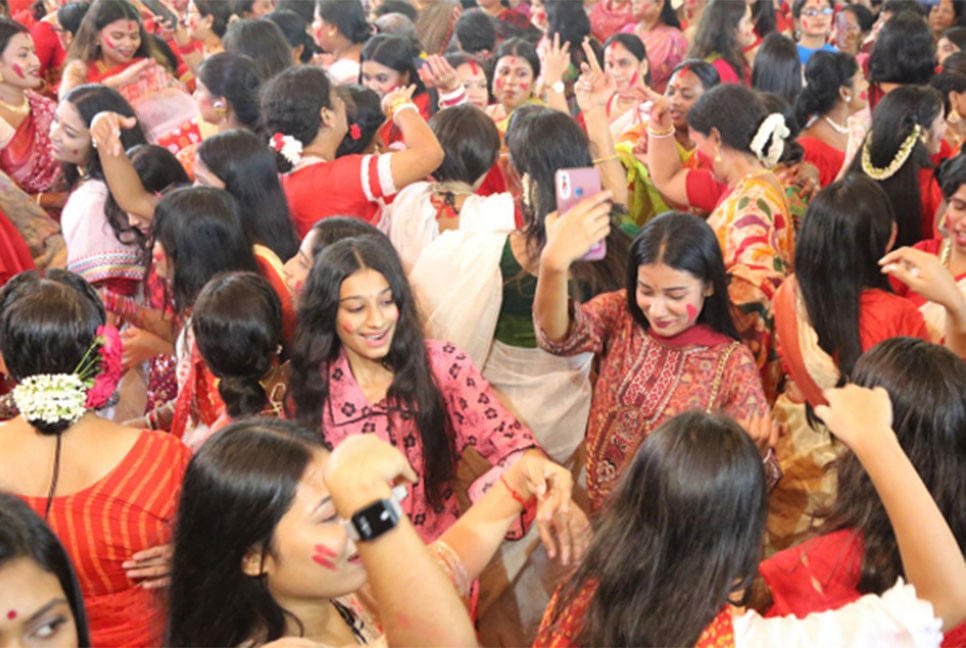 ভয়েস অব আমেরিকার জরিপ : সংখ্যালঘু সম্প্রদায় আগের তুলনায় বেশি ‘নিরাপত্তা’ পাচ্ছে