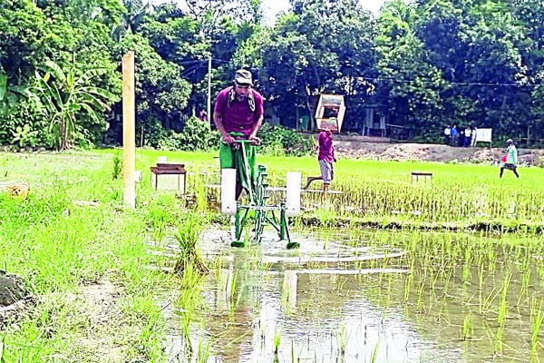 পরিবেশবান্ধব সার প্রয়োগযন্ত্রের উদ্ভাবন