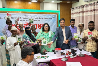 এবার ক্যাপসিকাম ও সাম্মামে হাসবে মাঠ