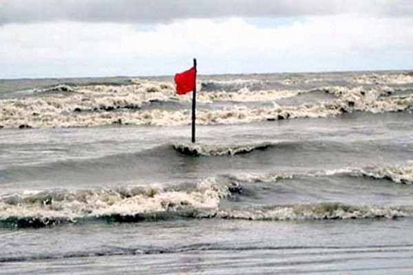 ঘূর্ণিঝড় ফিনজাল : দেশের চার সমুদ্রবন্দরে সতর্কতা সংকেত