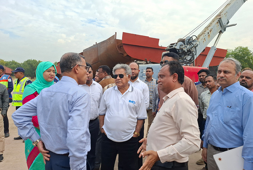 ‘জাহাজ নির্মাণ শ্রমিকদের কর্মক্ষেত্রে নিরাপত্তা নিশ্চিতে কাজ করছে সরকার’