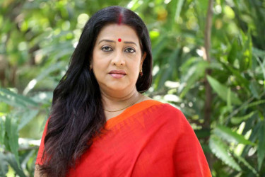 অভিনেত্রী সুবর্ণা মুস্তাফাকে বিমানবন্দরে আটকে দিল ইমিগ্রেশন পুলিশ