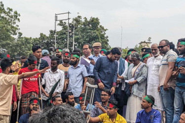 অগ্রাধিকার ভিত্তিতে রাষ্ট্রকে আহতদের ও শহীদ পরিবারের বিষয় দেখতে হবে