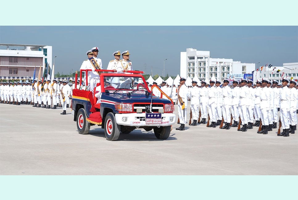 নৌবাহিনীর বি/২০২৪ ব্যাচের নবীন নাবিকের শিক্ষা সমাপনী কুচকাওয়াজ অনুষ্ঠিত