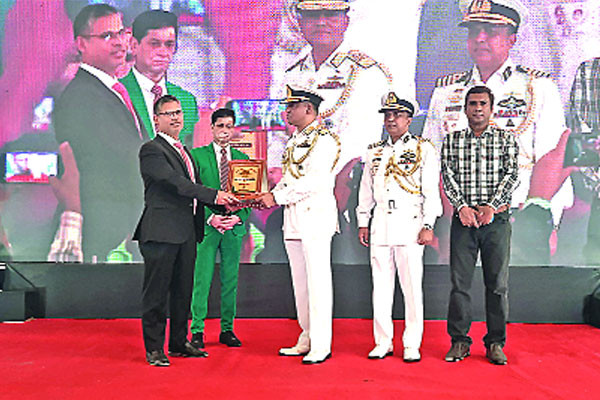 বসুন্ধরা গ্রুপের দুই কোম্পানিকে সম্মাননা মোংলা বন্দর কর্তৃপক্ষের