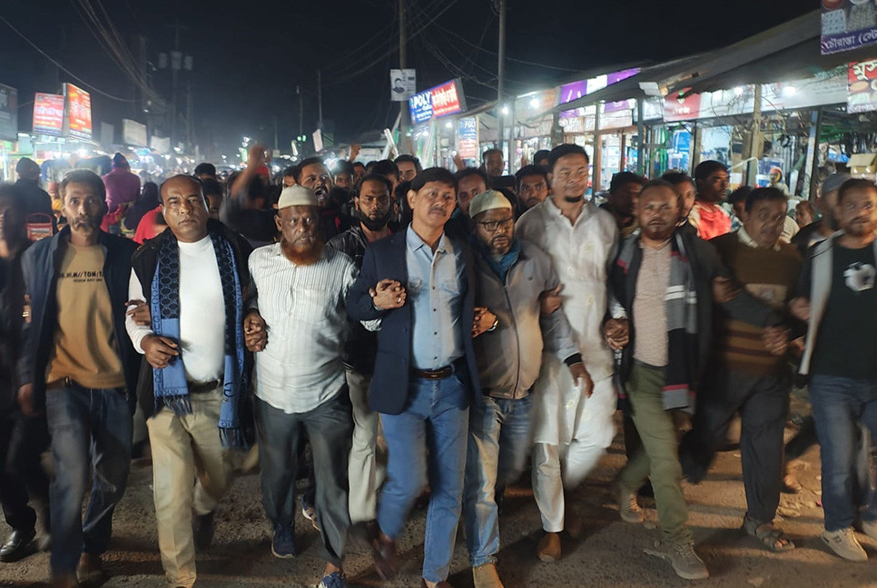 তারেক রহমান খালাস পাওয়ায় বোয়ালমারীতে আনন্দ মিছিল