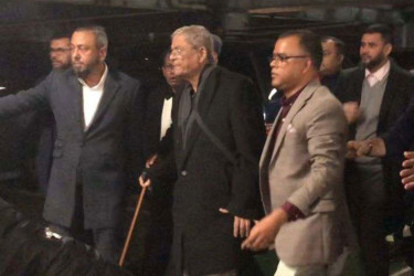 লন্ডনে পৌঁছেছেন মির্জা ফখরুল