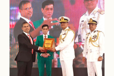 টগি শিপিং ও বসুন্ধরা মাল্টি ট্রেডিংকে সম্মাননা দিল মোংলা বন্দর কর্তৃপক্ষ