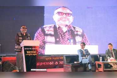 আন্দোলনের মাধ্যমে আমরা ছাত্র-জনতার মেলবন্ধন করতে পেরেছি : ঢাবি উপাচার্য