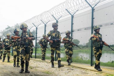 হাসিনার পতনের পর দলে দলে সংখ্যালঘু ভারতে পালানোর তথ্য সঠিক নয়: দ্য হিন্দু